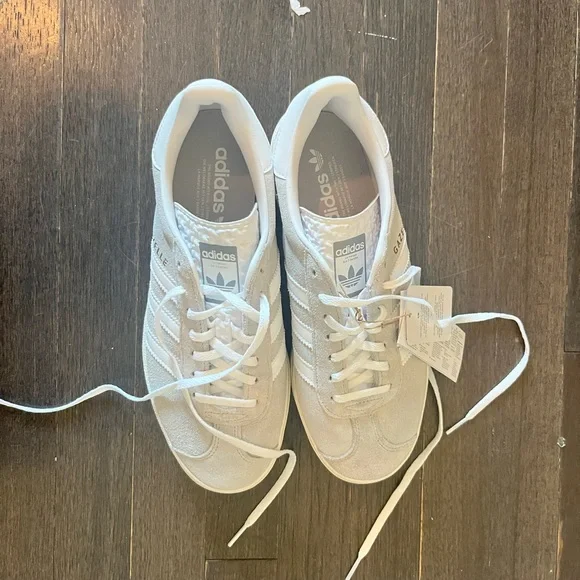 adidas gazelle silver green womens adidas Gazelle ADV - Unisex - Grey Two / Chalk White / Gold